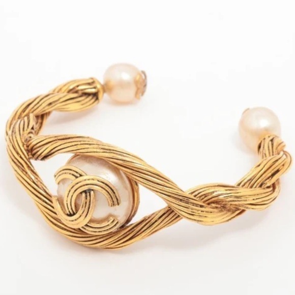 Chanel Vintage RARE Faux Pearl Trim 24K Gold Plated Bangle Cuff Bracelet - Picture 1 of 2